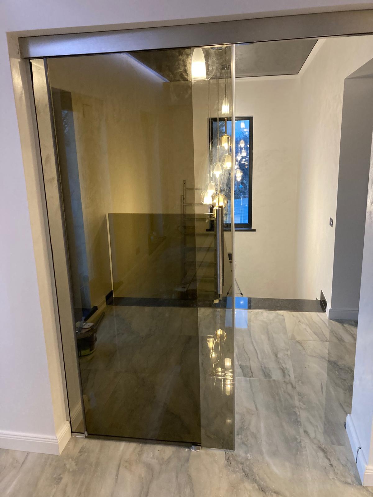 Ușă glisantă sticlă